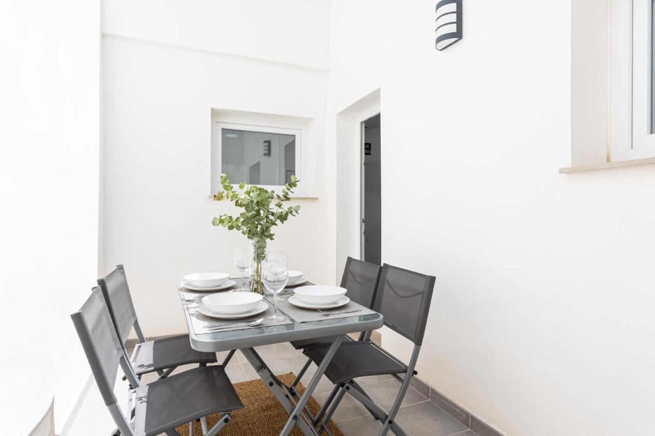 Apartamentos La Pelusa มาลากา ภายนอก รูปภาพ